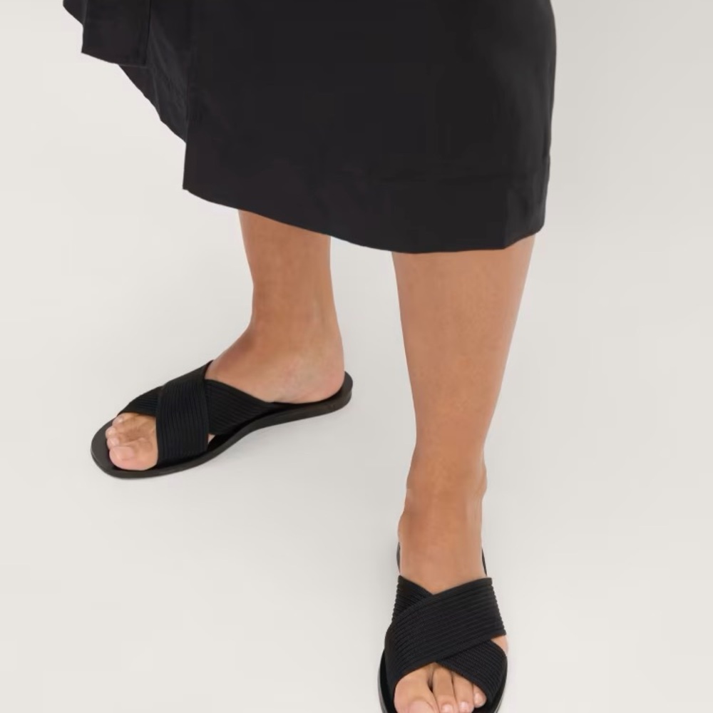 Everlane Black Day Crossover Sandals